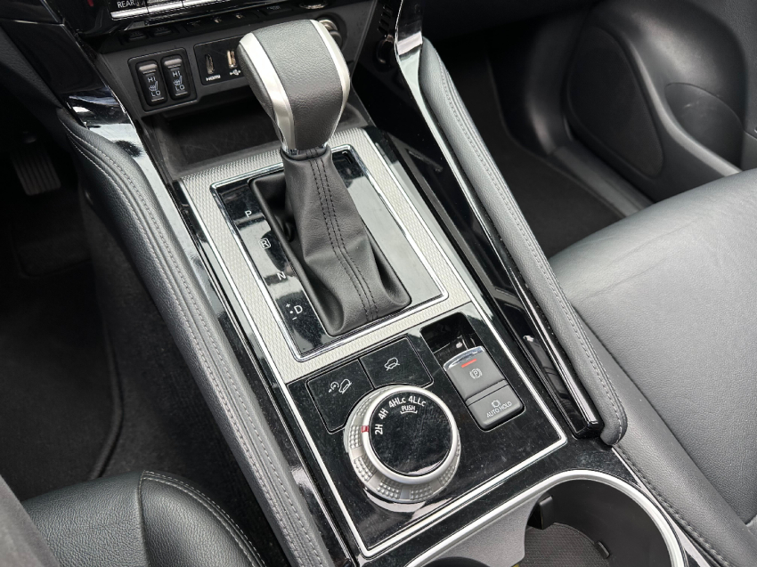 pajero sport legend 4x4 2.4 tb at 2024/2024