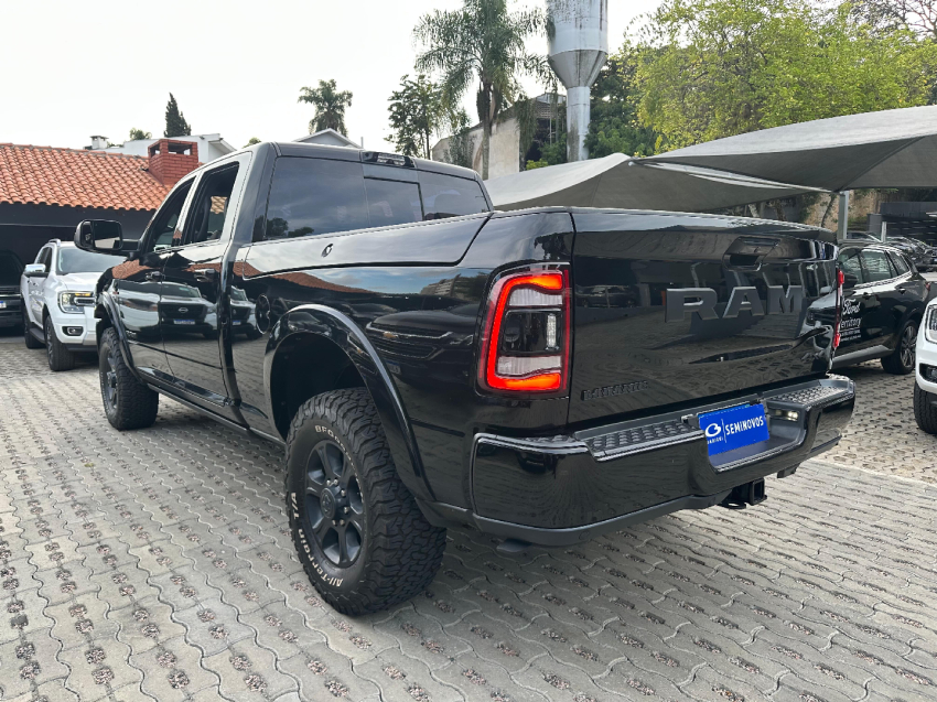 3500 laramie 4x4 6.7 v6 at6 2022/2022