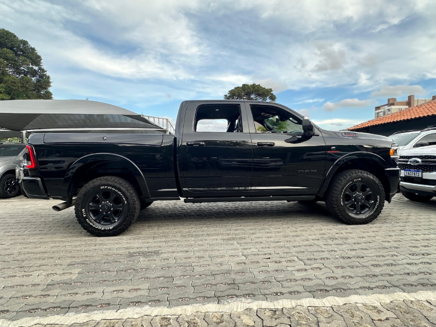 3500 laramie 4x4 6.7 v6 at6 2022/2022
