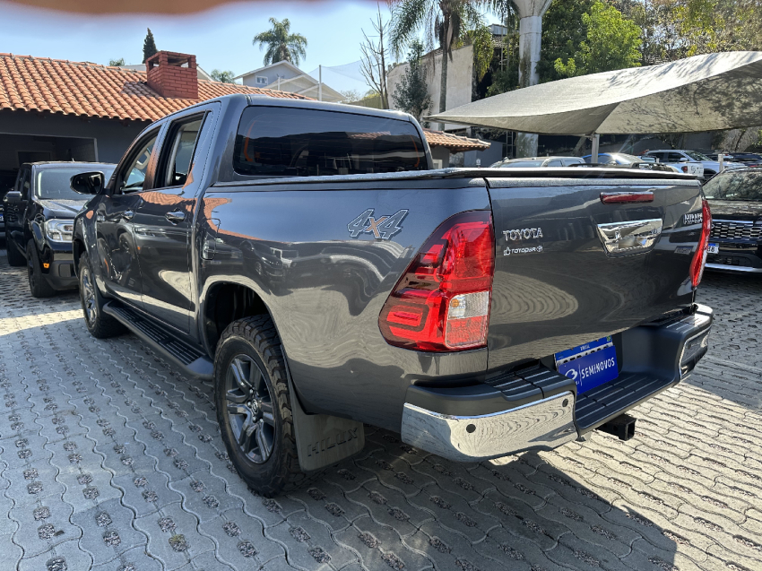 toyota hilux 2.8 d-4d turbo diesel cd sr 4x4 automatico 4p 2024