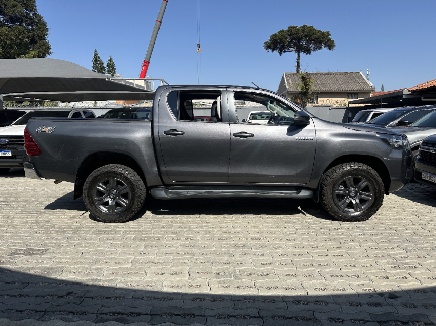 toyota hilux 2.8 d-4d turbo diesel cd sr 4x4 automatico 4p 2024
