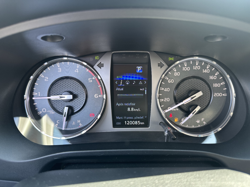 toyota hilux 2.8 d-4d turbo diesel cd sr 4x4 automatico 4p 2024