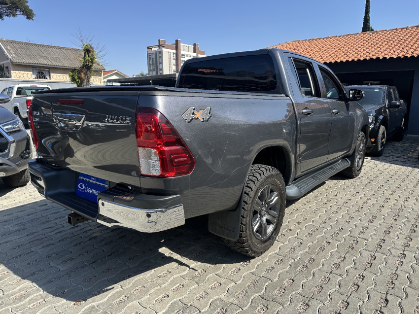 toyota hilux 2.8 d-4d turbo diesel cd sr 4x4 automatico 4p 2024