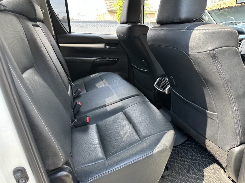 toyota hilux 2.8 d-4d turbo diesel cd srx 4x4 automatico 4p 2023