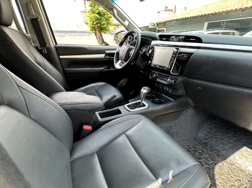 toyota hilux 2.8 d-4d turbo diesel cd srx 4x4 automatico 4p 2023