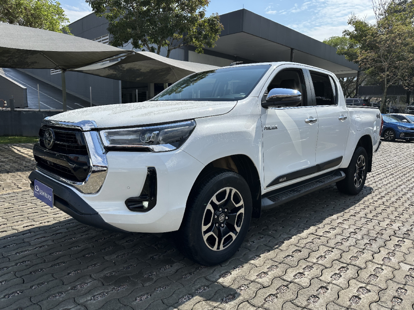 toyota hilux 2.8 d-4d turbo diesel cd srx 4x4 automatico 4p 2023