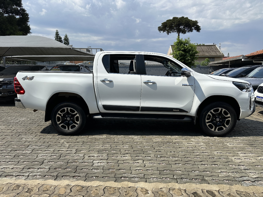 toyota hilux 2.8 d-4d turbo diesel cd srx 4x4 automatico 4p 2023