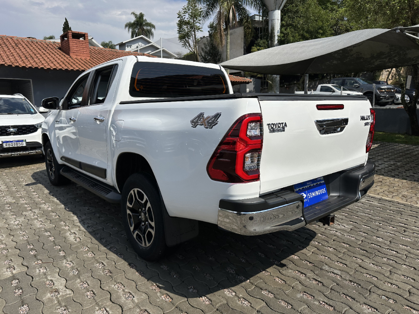 toyota hilux 2.8 d-4d turbo diesel cd srx 4x4 automatico 4p 2023