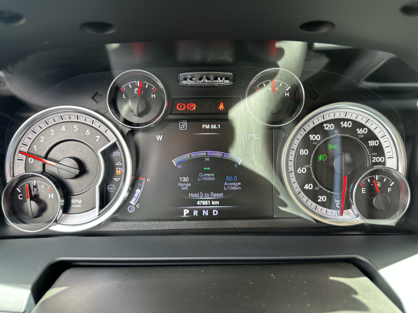 classic 5.7 v8 gasolina laramie cd 4x4 2023/202313