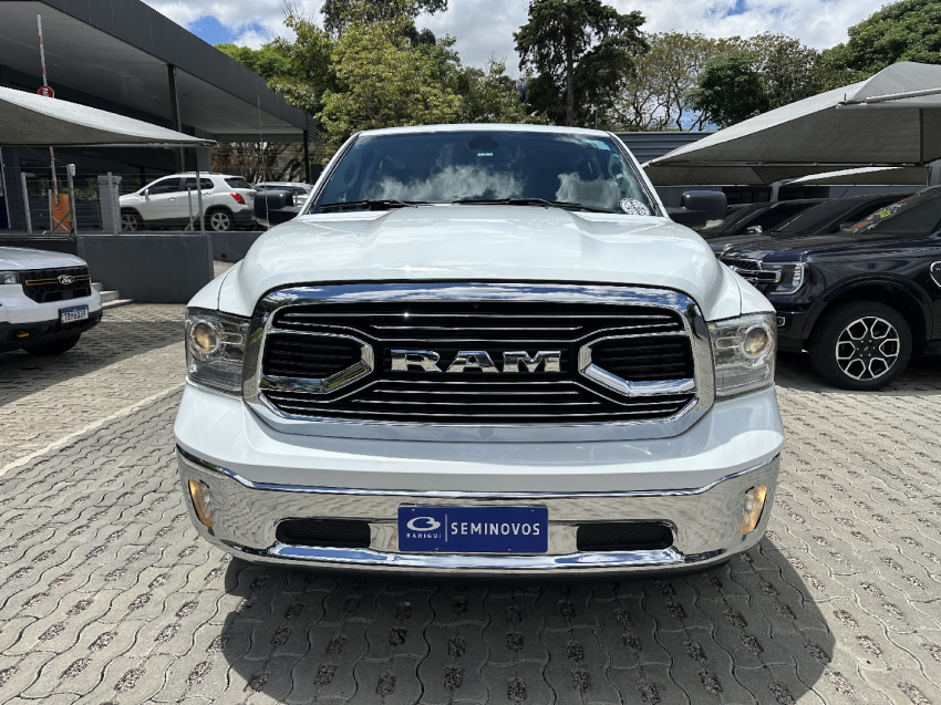 classic 5.7 v8 gasolina laramie cd 4x4 2023/20231