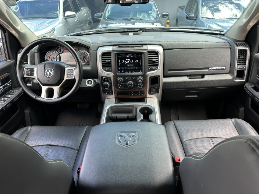 classic 5.7 v8 gasolina laramie cd 4x4 2023/202311