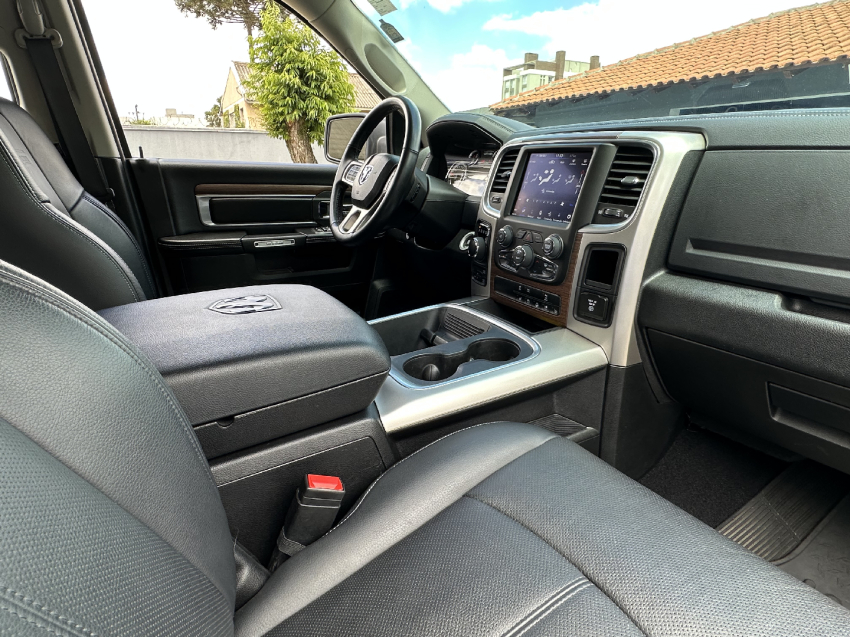 classic 5.7 v8 gasolina laramie cd 4x4 2023/202310