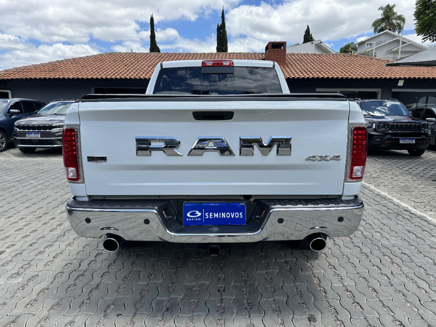 classic 5.7 v8 gasolina laramie cd 4x4 2023/20234