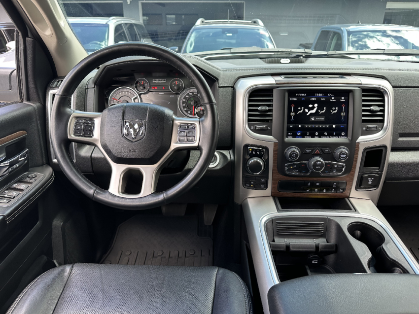 classic 5.7 v8 gasolina laramie cd 4x4 2023/202312