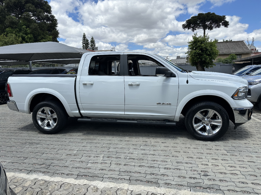 classic 5.7 v8 gasolina laramie cd 4x4 2023/20236