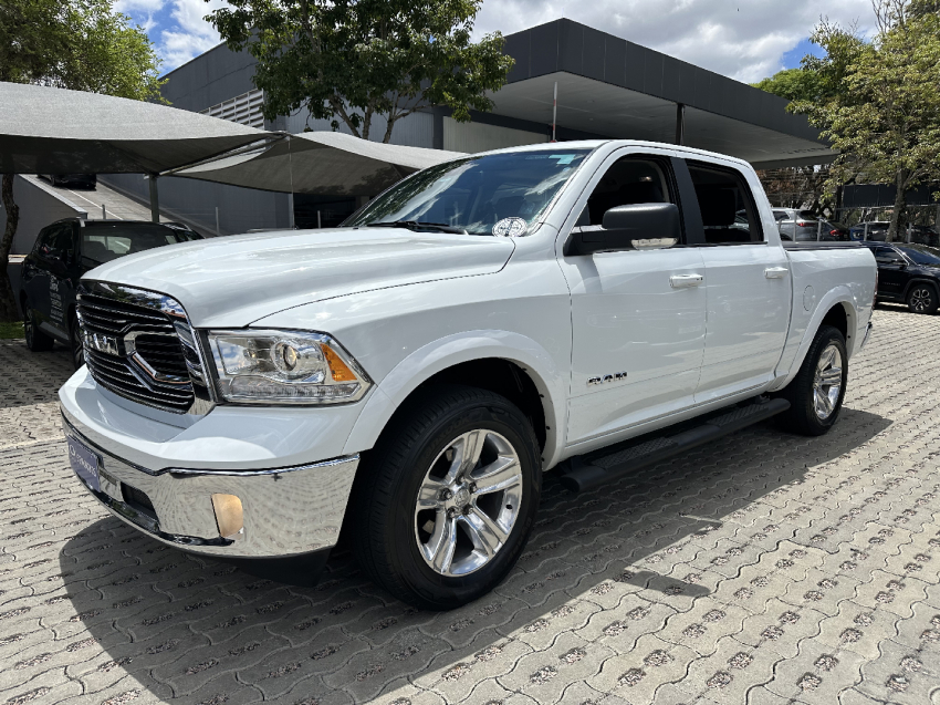 classic 5.7 v8 gasolina laramie cd 4x4 2023/20232