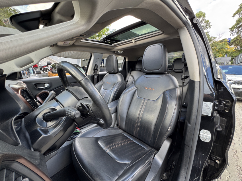 toro volcano(deluxe) 4x4 2.0 16v at9 2019/20208