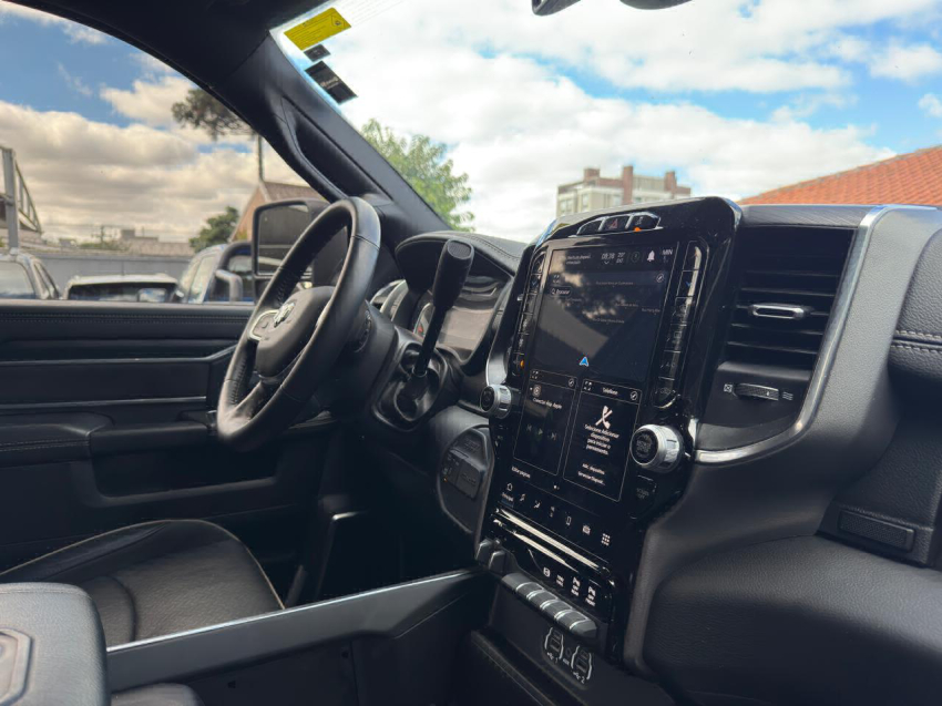 2500 laramie crew cab night edition 4wd 6.7 v6 at6 2024/202414