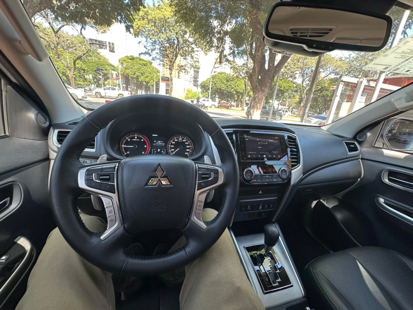 l-200 cd triton sport hpe-s 4x4 2.4 tb at6 2023/20249