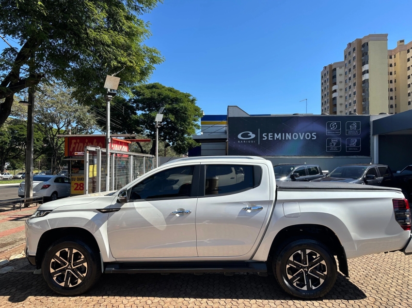 l-200 cd triton sport hpe-s 4x4 2.4 tb at6 2023/20243