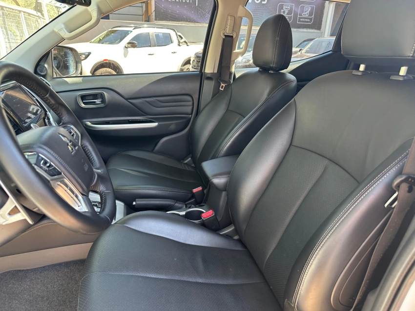 l-200 cd triton sport hpe-s 4x4 2.4 tb at6 2023/202412