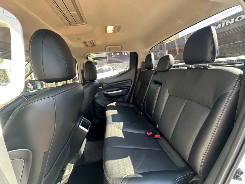 l-200 cd triton sport hpe-s 4x4 2.4 tb at6 2023/202413