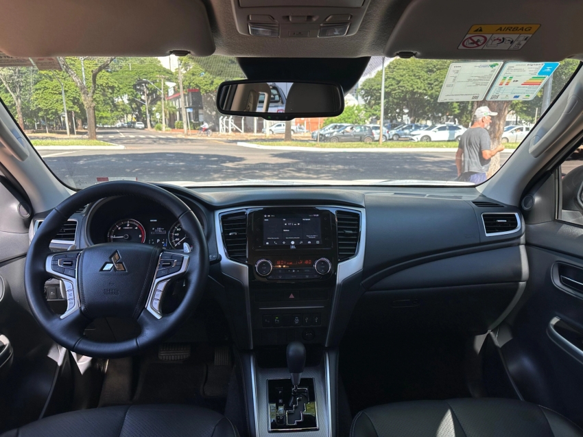 l-200 cd triton sport hpe-s 4x4 2.4 tb at6 2023/202410