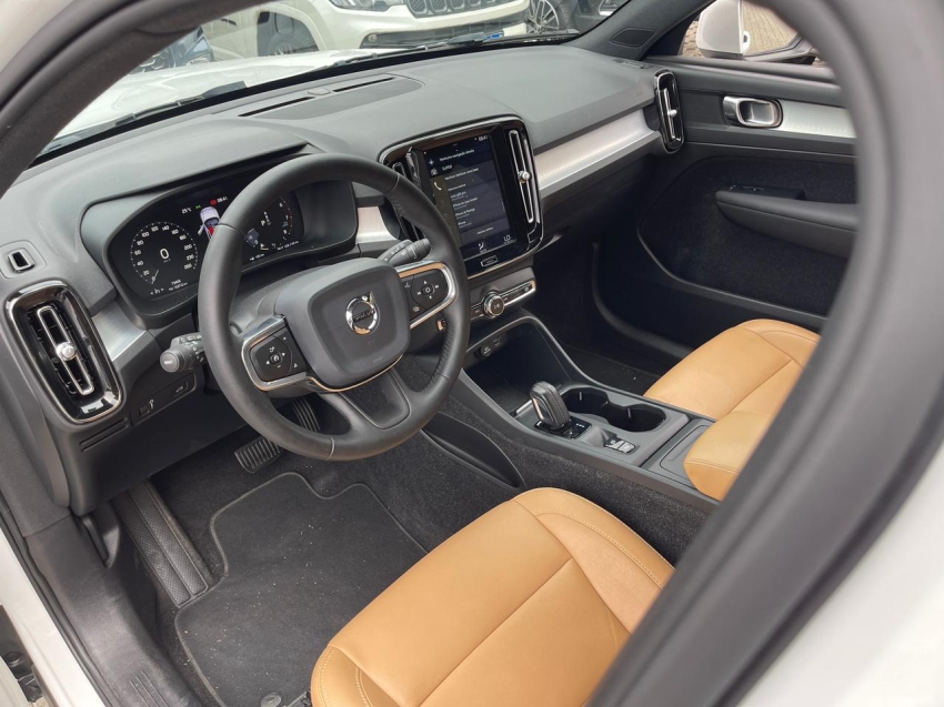 xc40 t4 momentum 2.0 tb at 2020/202010