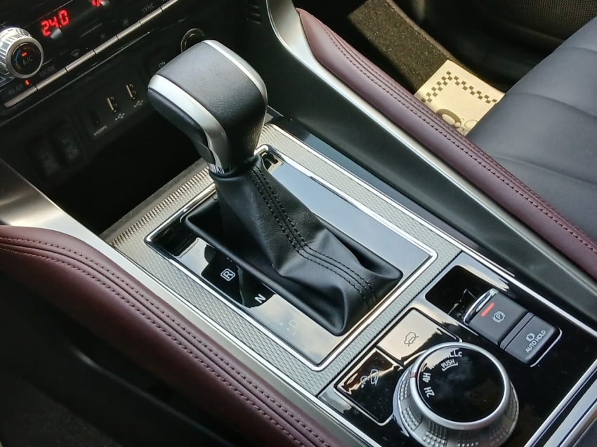 pajero sport legend black 4x4 2.4 tb at 2024/202516