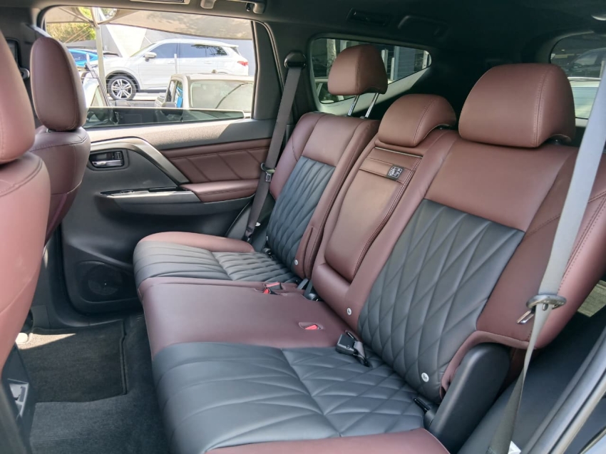 pajero sport legend black 4x4 2.4 tb at 2024/20259