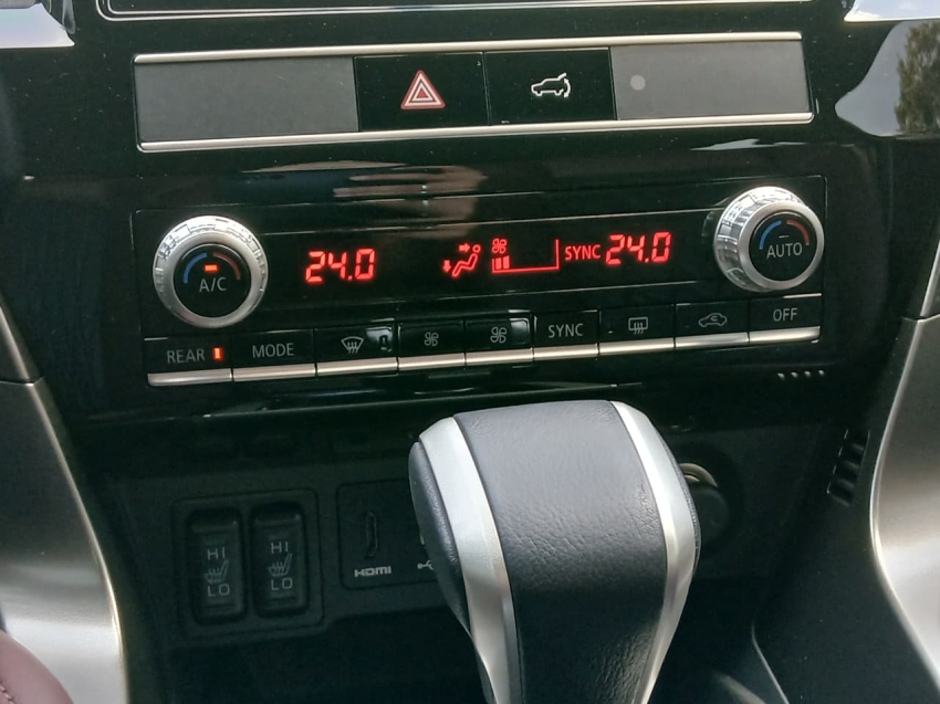 pajero sport legend black 4x4 2.4 tb at 2024/202515