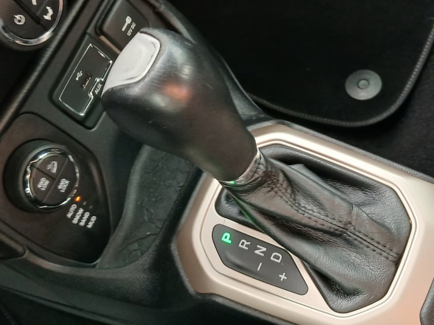 renegade longitude(luxo) 4x4 2.0 tb at9 2016/201616