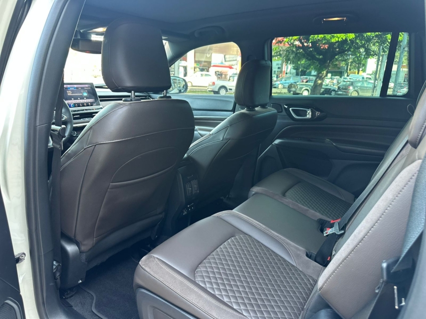 jeep commander 2.0 hurricane 4 turbo gasolina overland at9 4p automatico 20258