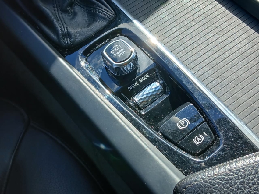 xc60 d5 momentum 4wd 2.0 tb at 2018/201916