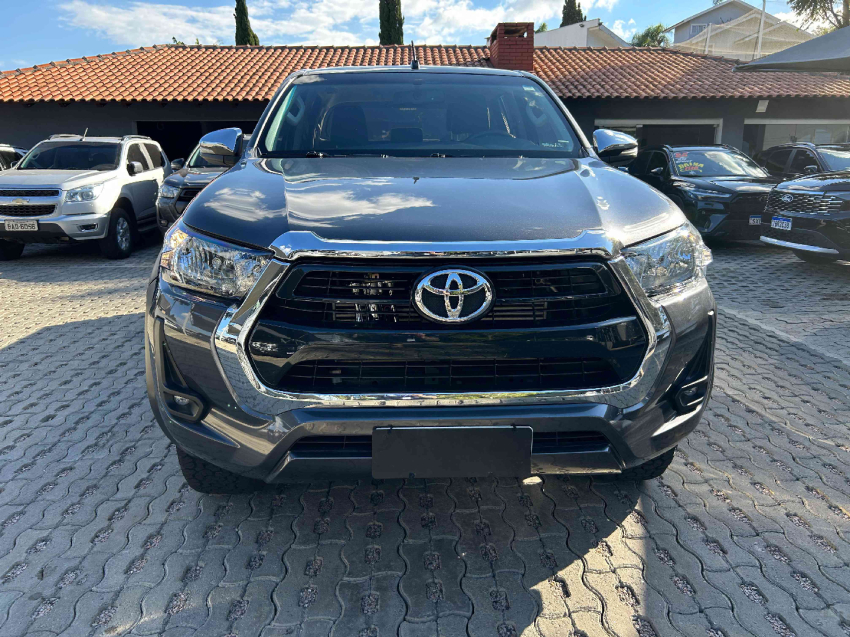 hilux cd srv 4x4 2.8 tb at6 2023/20241