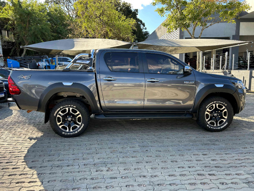 hilux cd srv 4x4 2.8 tb at6 2023/20246