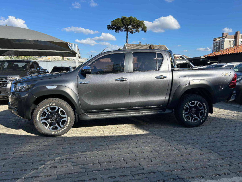 hilux cd srv 4x4 2.8 tb at6 2023/20243
