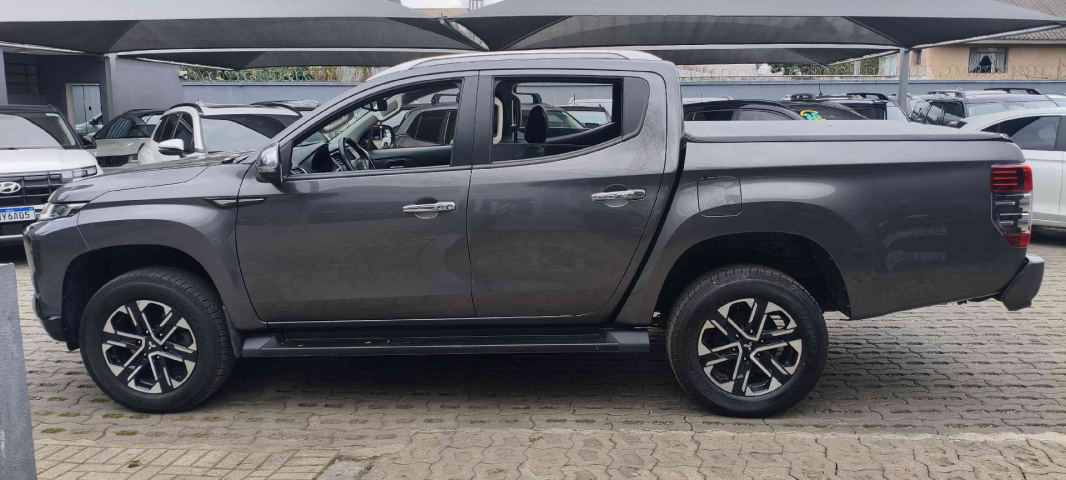 l-200 cd triton gls 4x4 2.4 16v at6 2022/20233