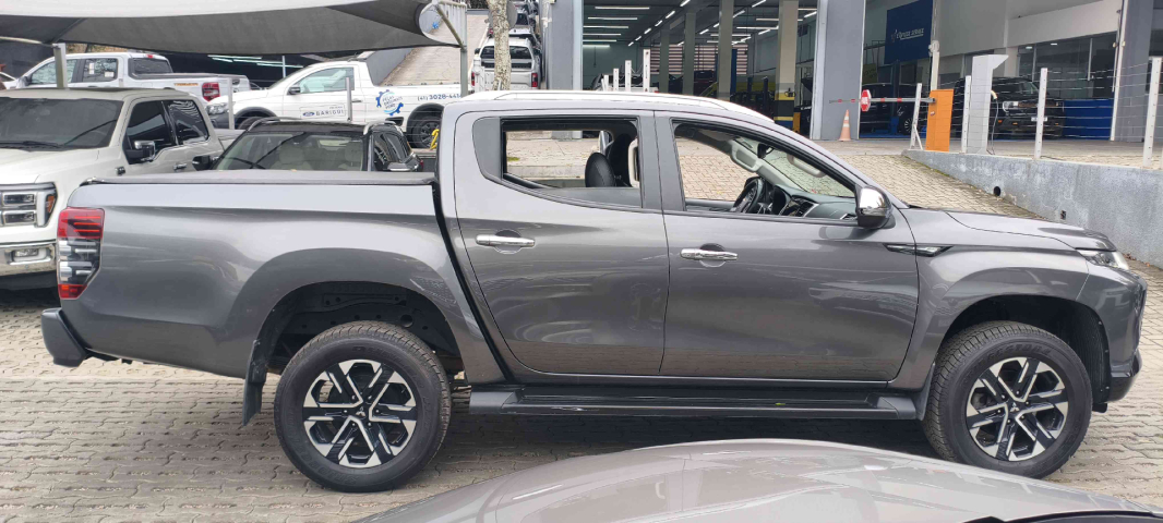 l-200 cd triton gls 4x4 2.4 16v at6 2022/20237
