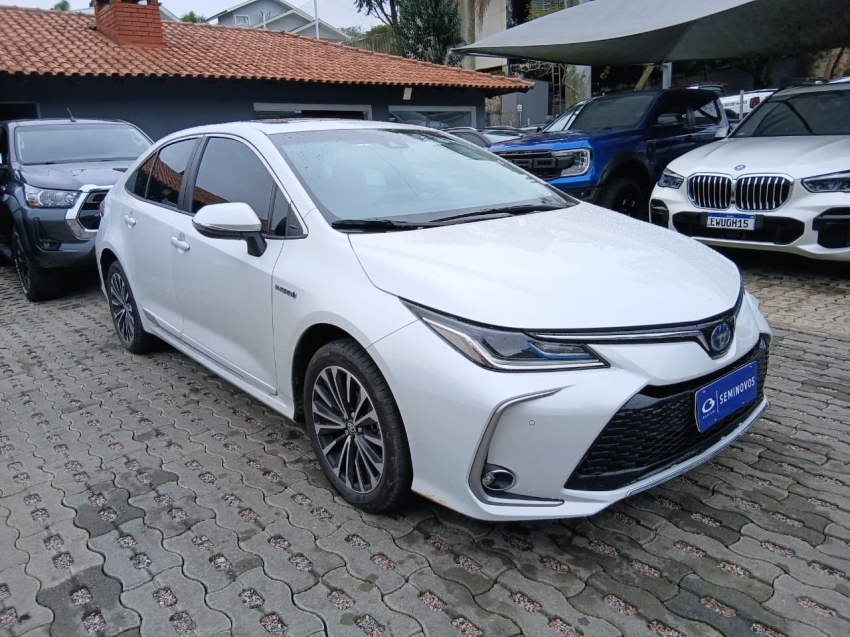 toyota corolla 1.8 hibrido automatico 2024
