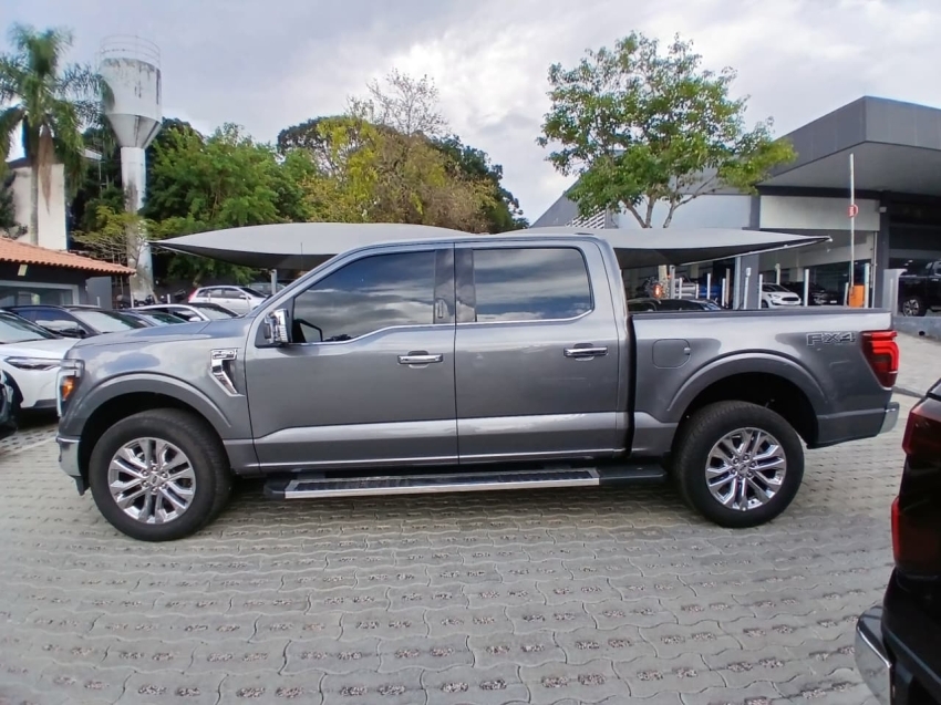 ford f-150 5.0 v8 gasolina cd lariat black fx4 automatico 4p 20243