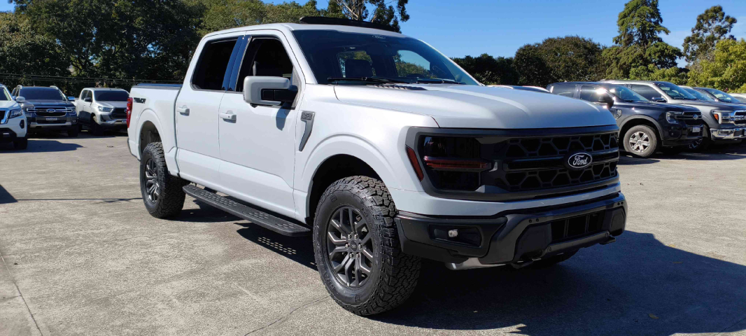 ford f-150 5.0 v8 gasolina cd tremor fx4 automatico 4p 2025