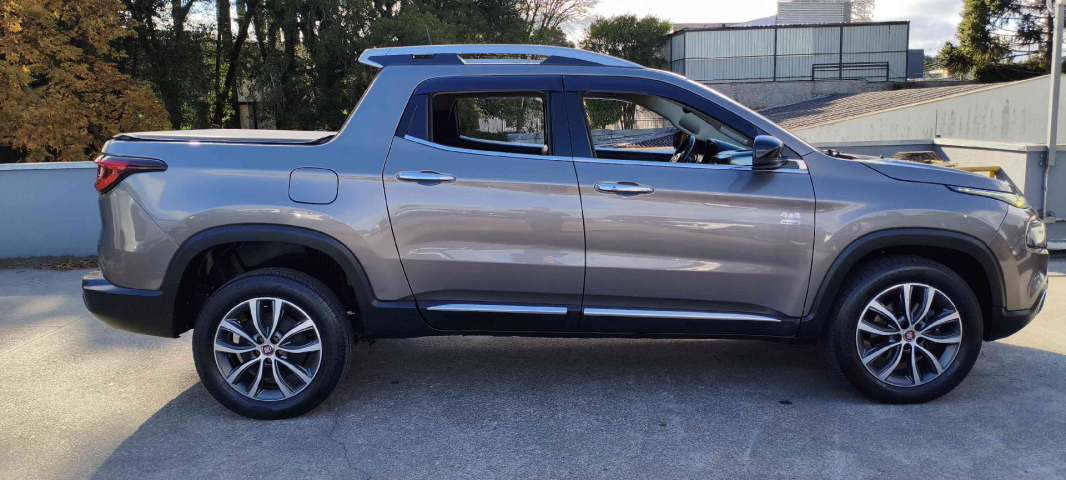 fiat toro 2.0 16v turbo diesel volcano 4wd at9 4p automatico 20208