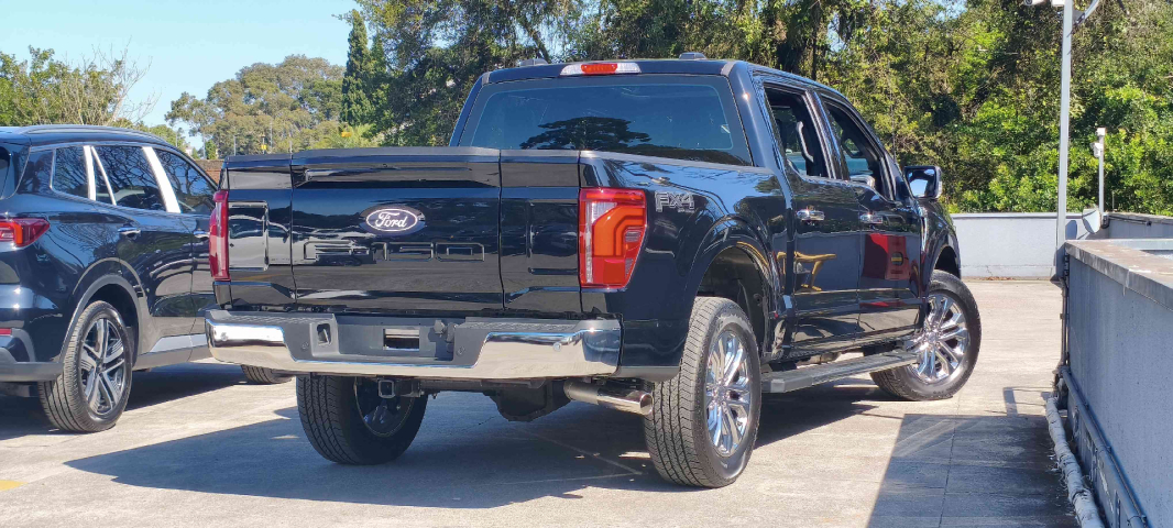 ford f-150 5.0 v8 gasolina cd lariat black fx4 automatico 4p 20256