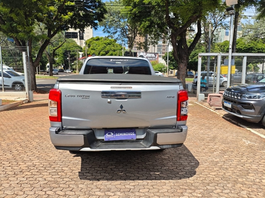 mitsubishi l200 triton 2.4 16v turbo diesel sport hpe-s cd 4p 4x4 automatico.