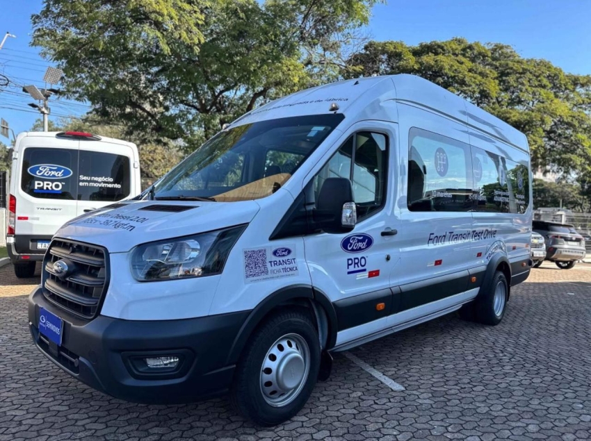 ford transit 2.0 ecoblue diesel minibus 17+1 460e automatico 3p 2024