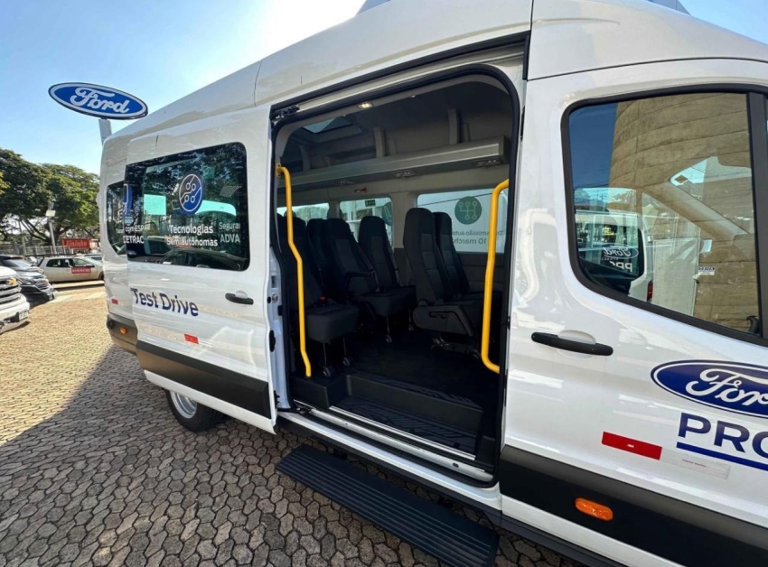 ford transit 2.0 ecoblue diesel minibus 17+1 460e automatico 3p 2024