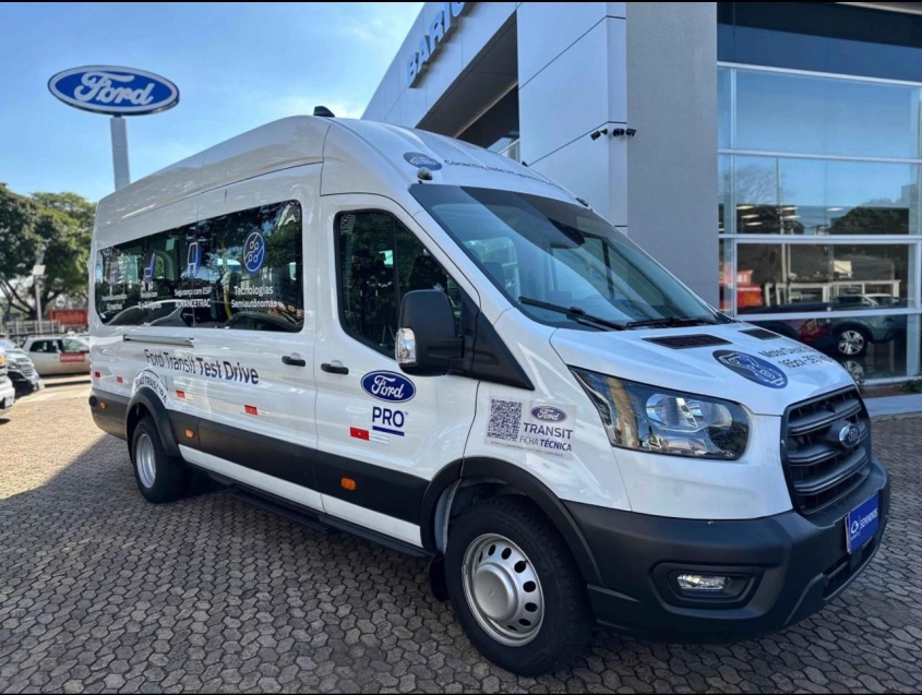 ford transit 2.0 ecoblue diesel minibus 17+1 460e automatico 3p 2024