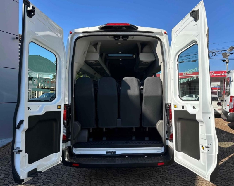 ford transit 2.0 ecoblue diesel minibus 17+1 460e automatico 3p 2024