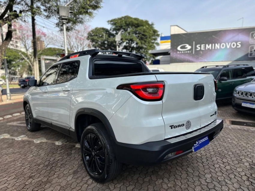 fiat toro 1.3 turbo 270 flex volcano at6 4p automatico 2024